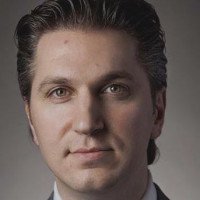 Intern kritik mot David Baazov