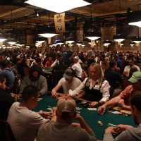 Fjorton svenskar till dag 3 i main event