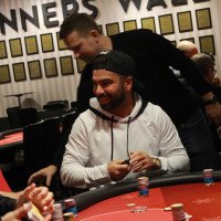 Serdar Demircan chip leader inför dag två i Christmas Poker Week