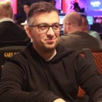 Rifat ensam svensk kvar i main event