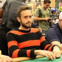 Två dussin svenskar vidare i rekordstor startdag i WSOP main event