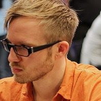 Jacobson chip leader inför dag två i One Drop High Roller