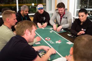 Martin plockar en pott